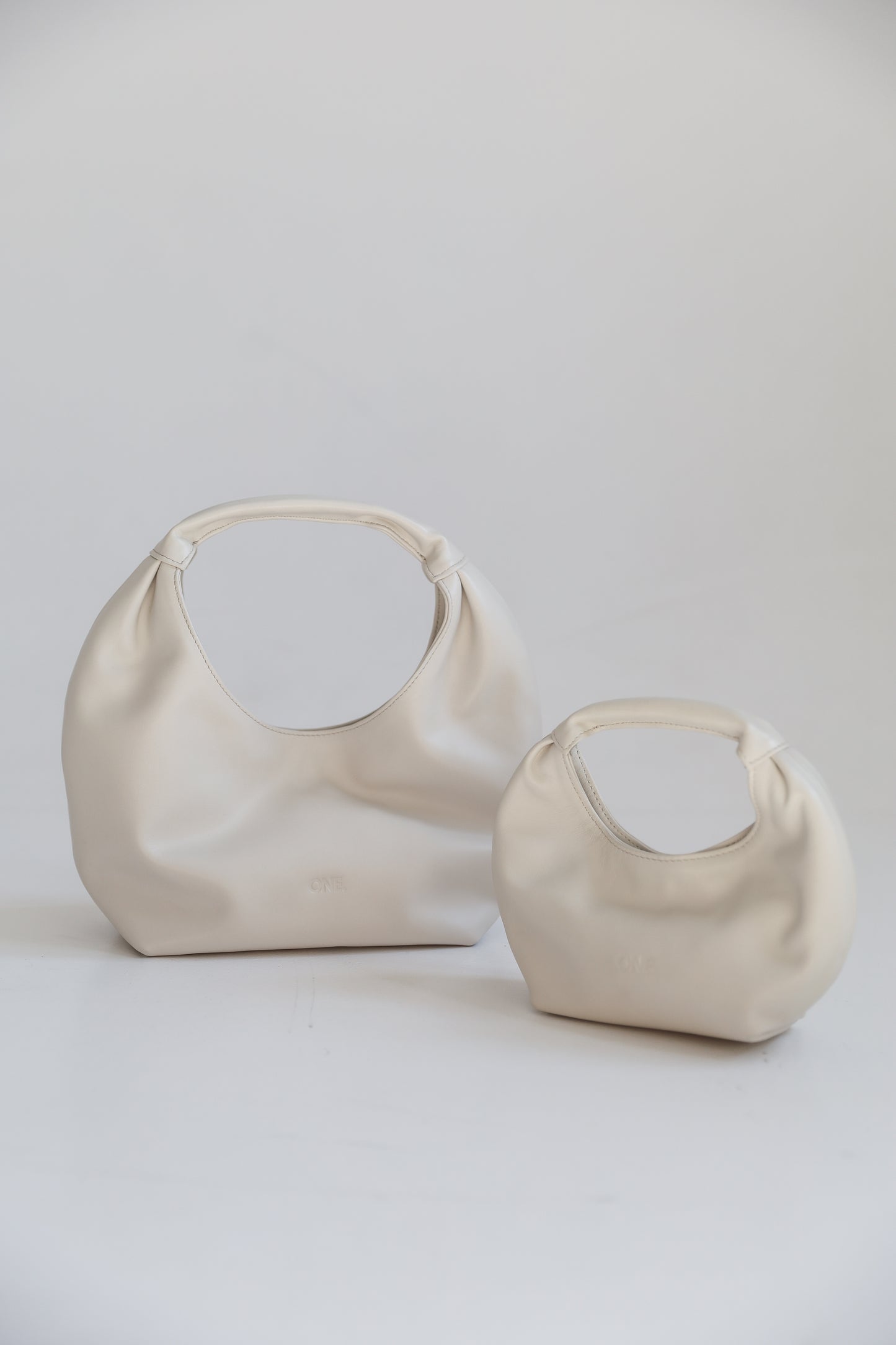 ONE. HASE mini off - white