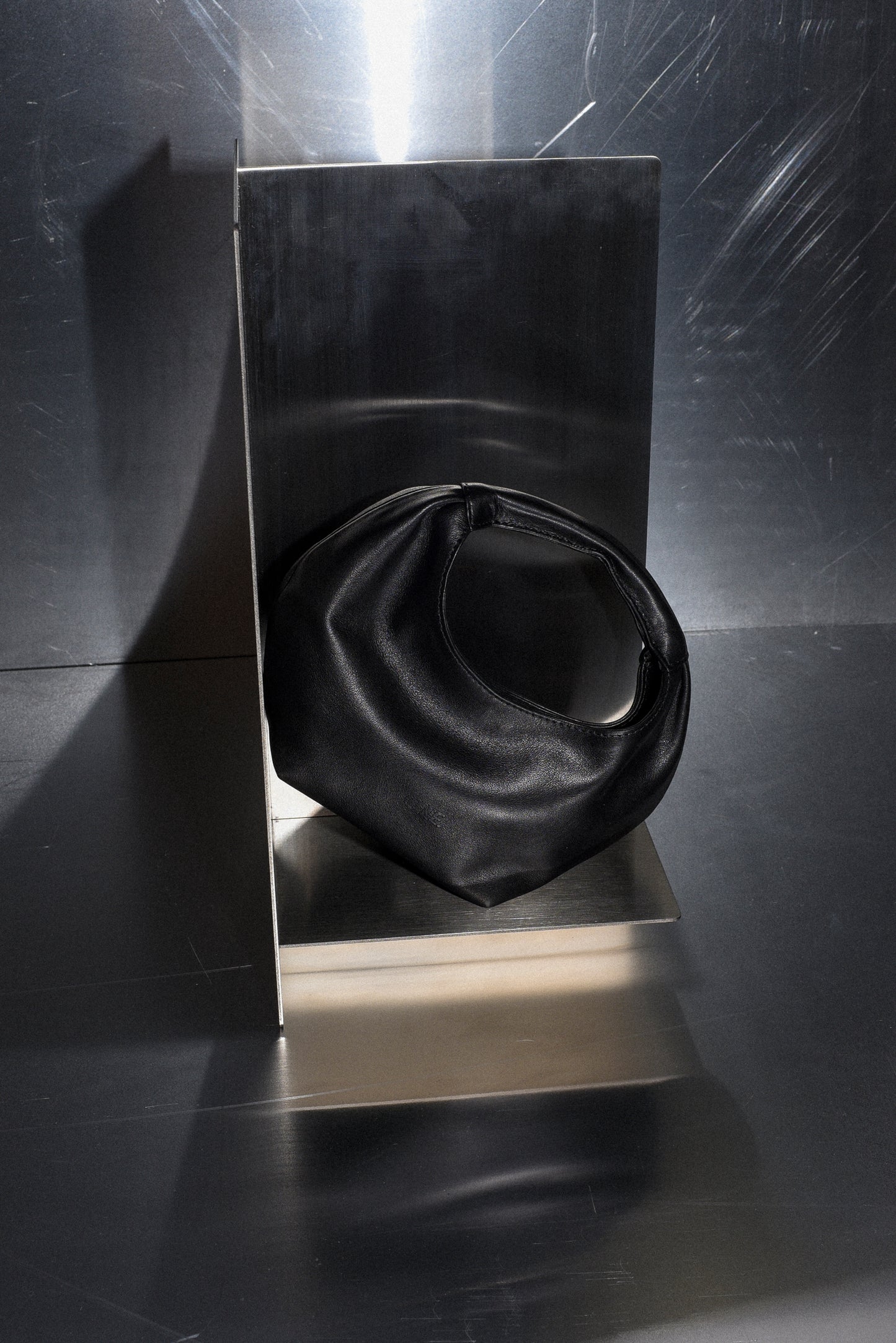 ONE. HASE mini black