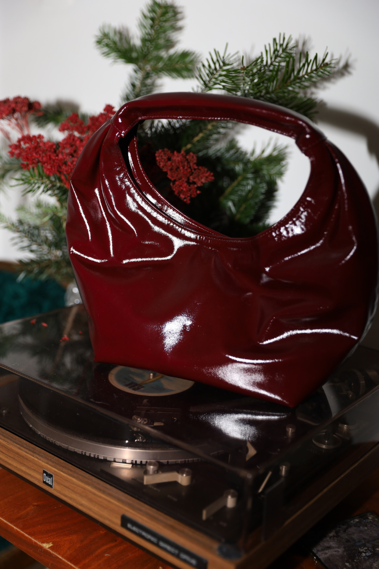 ONE. HASE midi glossy red