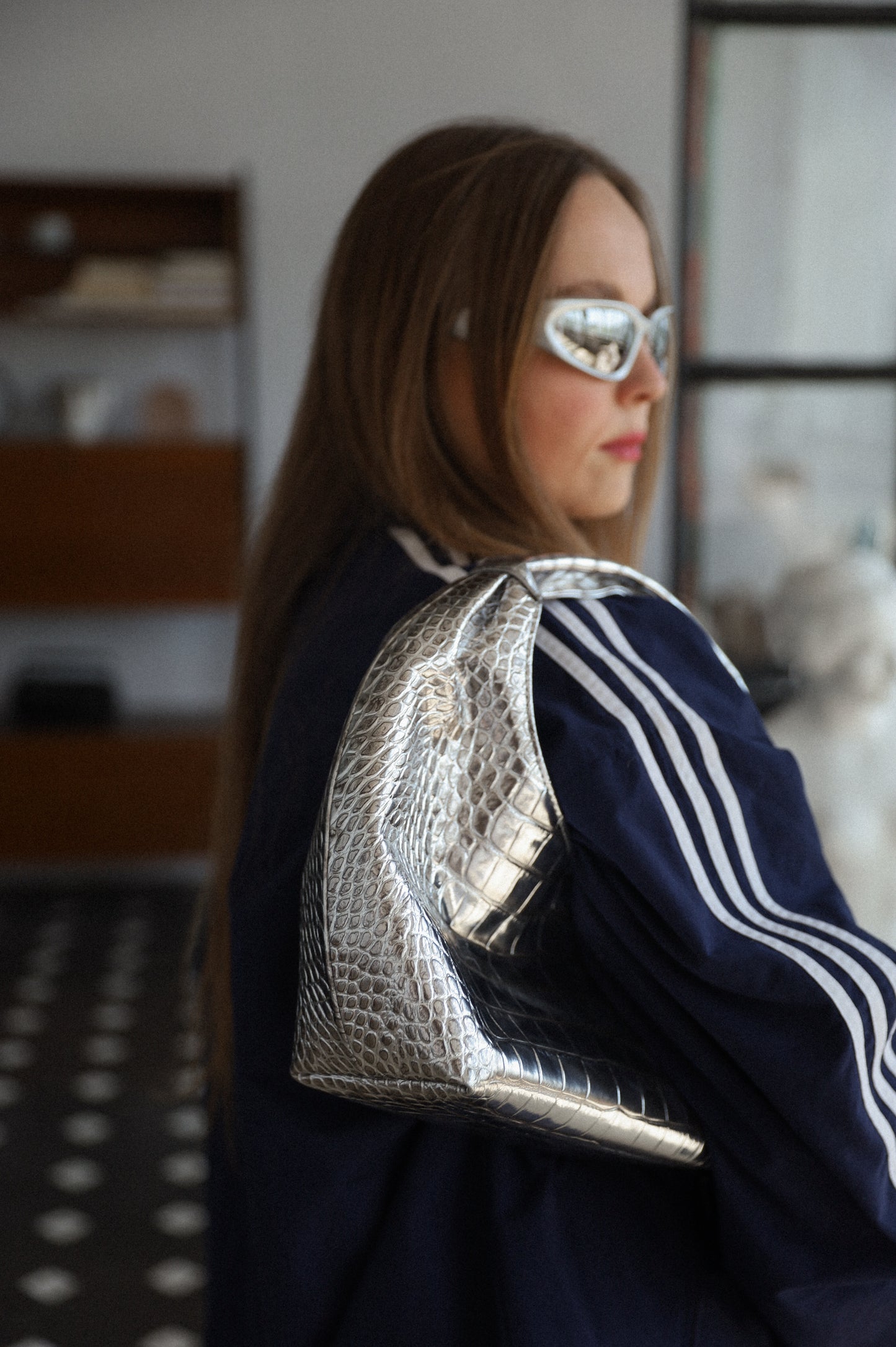 ONE. hase midi antique silver