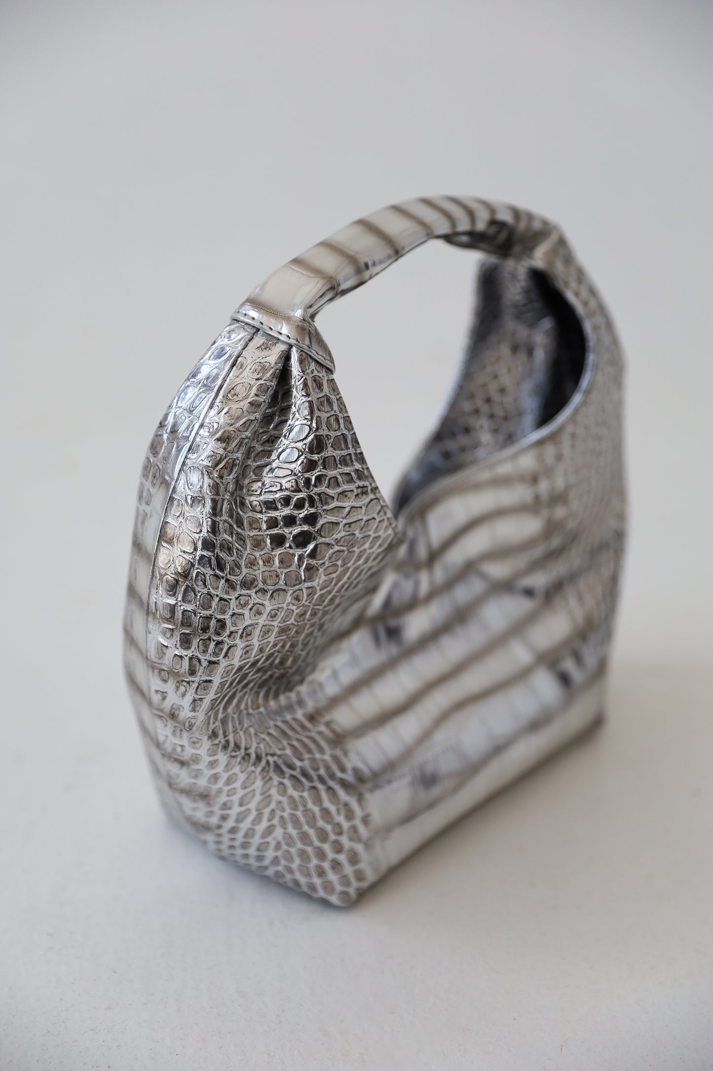 ONE. hase midi antique silver