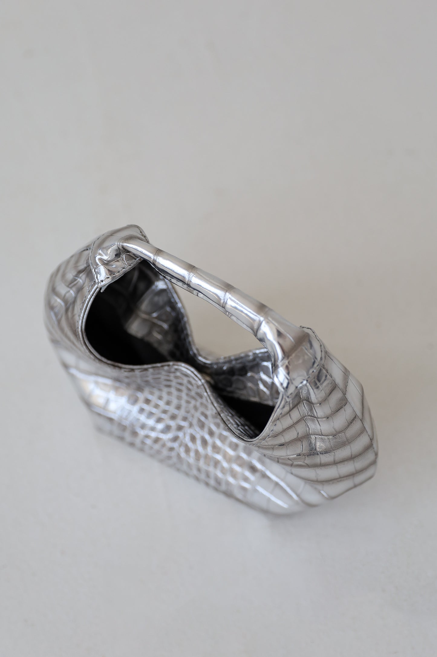 ONE. hase mini antique silver