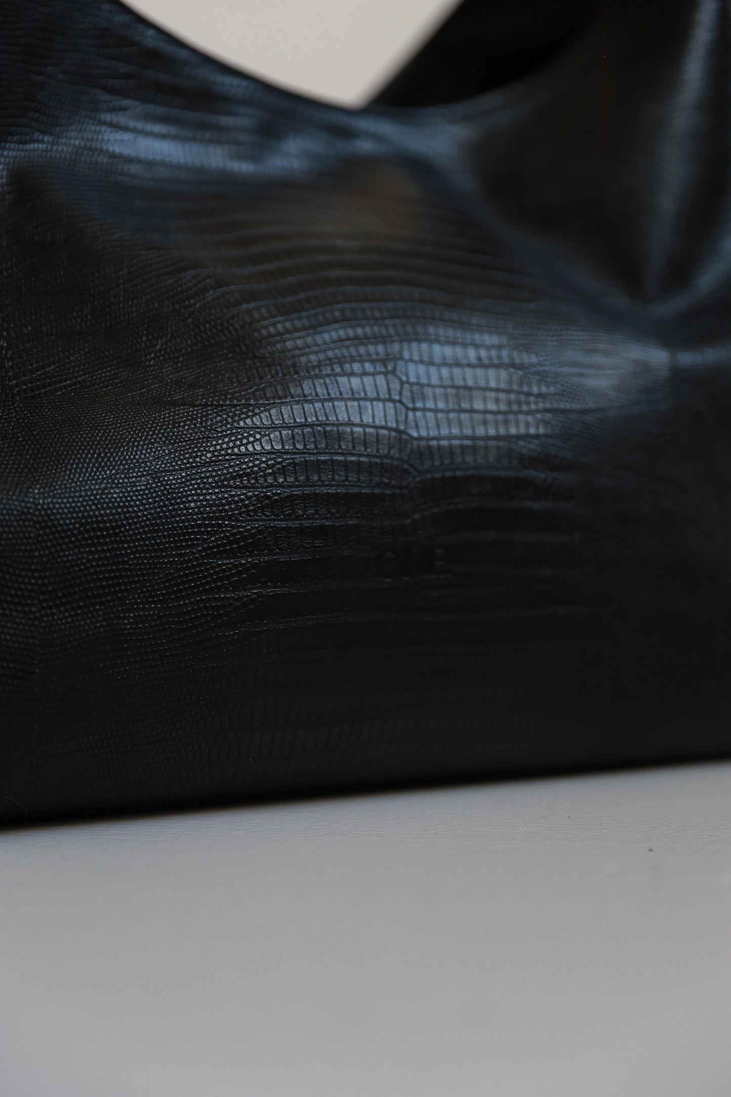 ONE. HASE maxi lizard