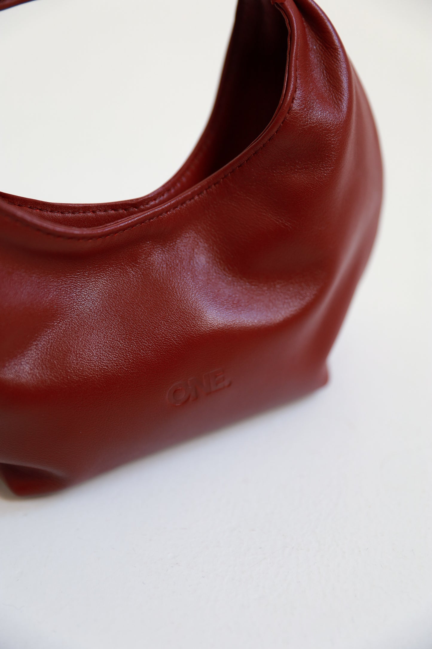 ONE. HASE mini vin rouge